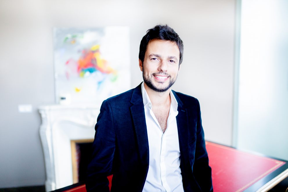 Dr J. Djian