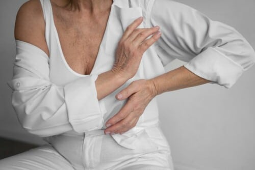 Voir Durée de vie des implants mammaires : quand et pourquoi les remplacer ?