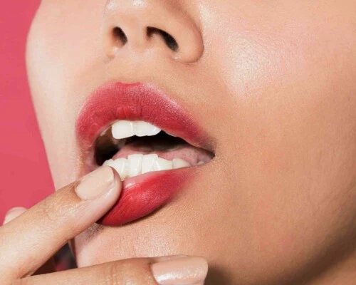 Voir Lip flip à Paris : la nouvelle technique d'injection des lèvres