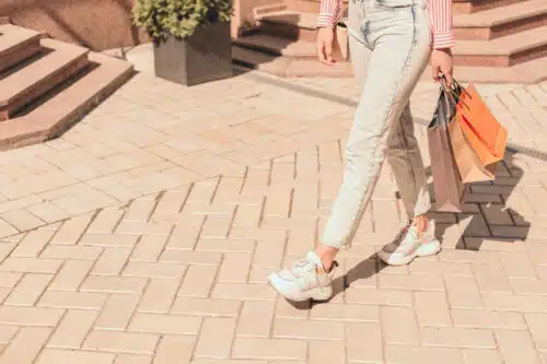 Voir Peut-on marcher après une augmentation mammaire ? Délais et conseils de récupération