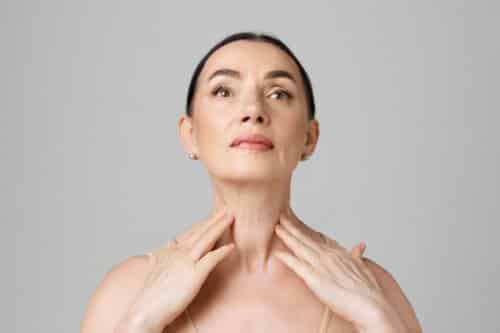 Voir Lifting du cou seul : ce que personne ne vous dit et pourquoi ça change tout