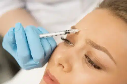Voir Qu'est-ce que le Botox ? Comprendre l'essentiel sur cette toxine