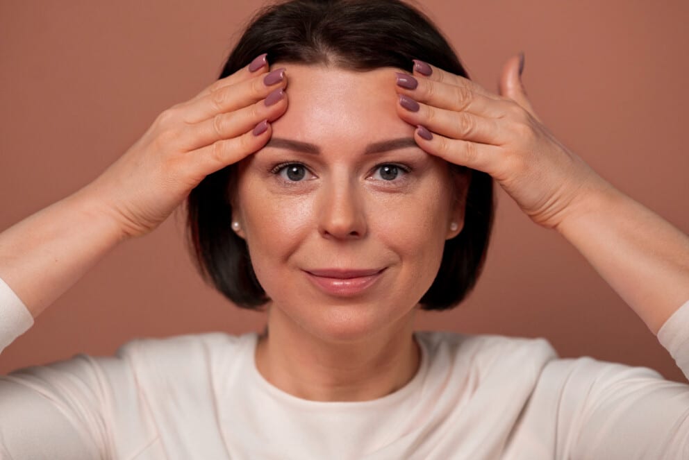 Blépharoplastie supérieure ou injections du sourcil, comment pour ouvrir le regard ?